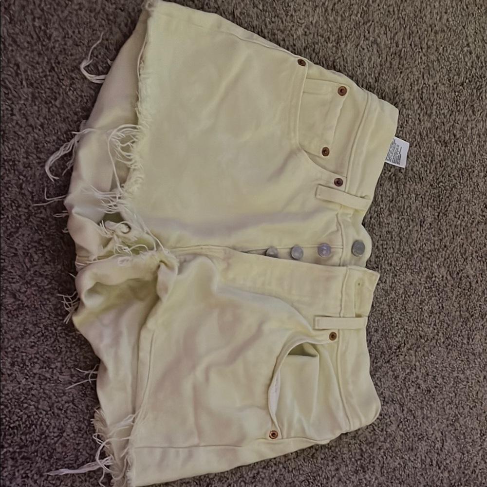 Levi’s 501 shorts, yellowist greenish color, size 27. MAKE A OFFER